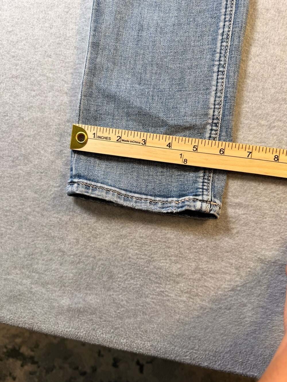 Silver Jeans Co. Suki Distressed Mid Rise Capri Blue Denim Jeans - Picture 3 of 9